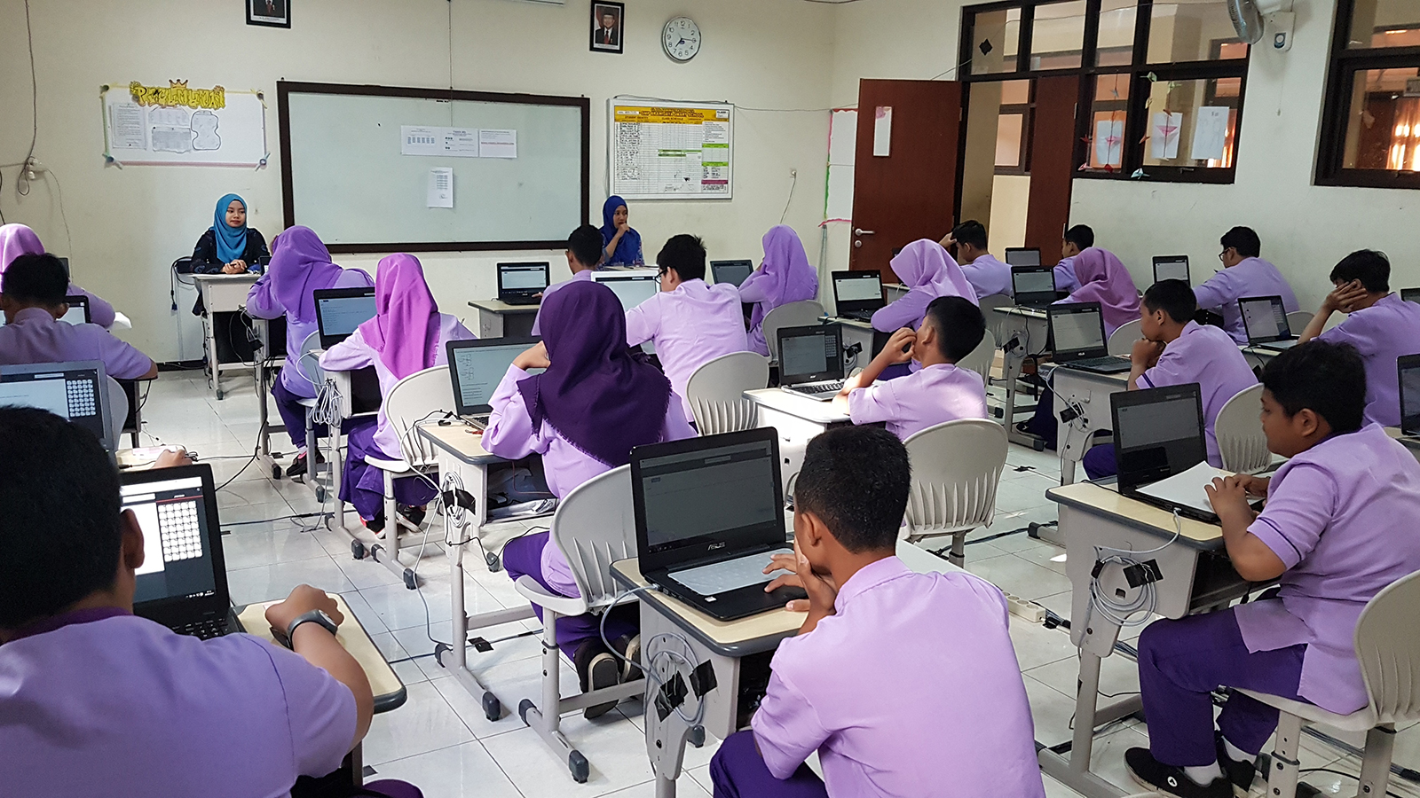 SMP BSS Pelopor PTS Berbasis Komputer