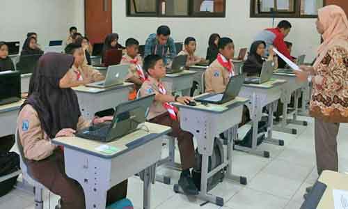 Manfaatkan Gadged sebagai Media Pembelajaran Siswa