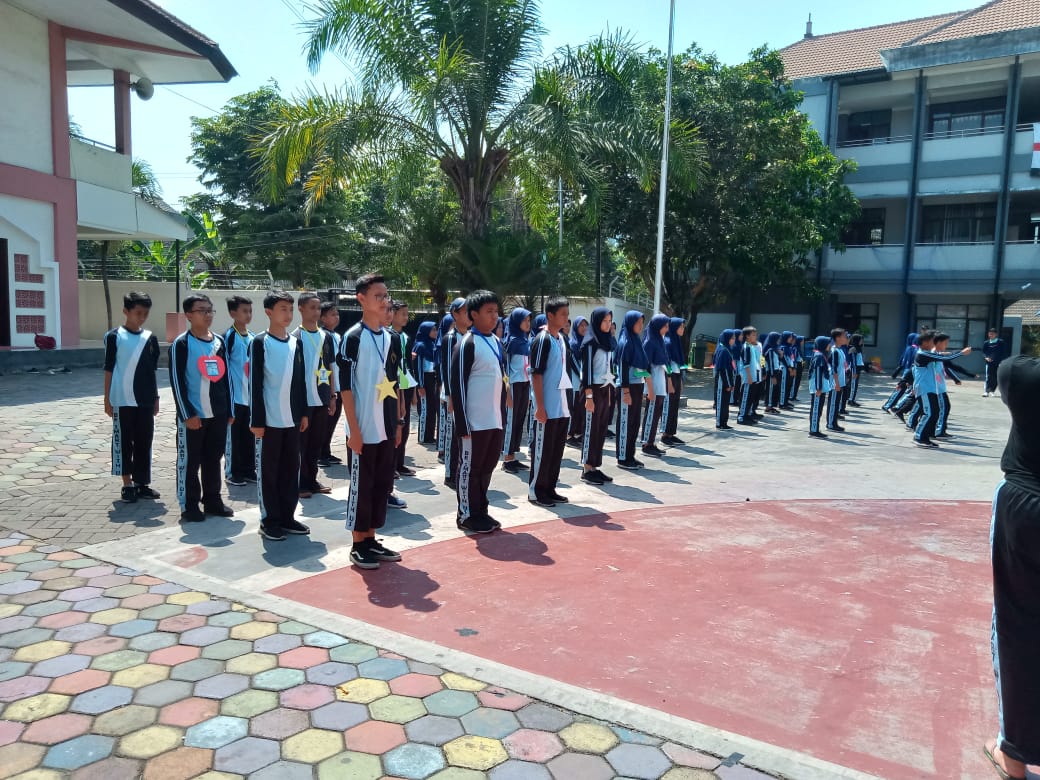 Latihan Dasar Kepemimpinan OSIS, MPK, dan SKI  Periode 2019 – 2020 SMP BSS